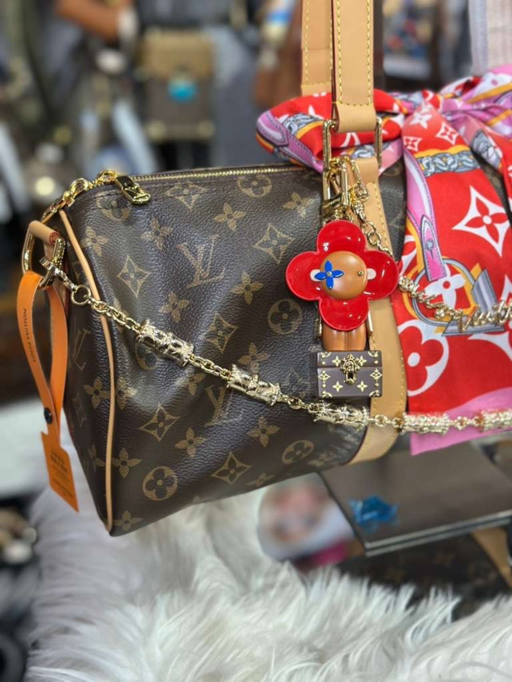 Louis Vuitton Brown Monogram Barrel Bag with Pink Scarf Detail (Master Clone) - Picture 5 of 10